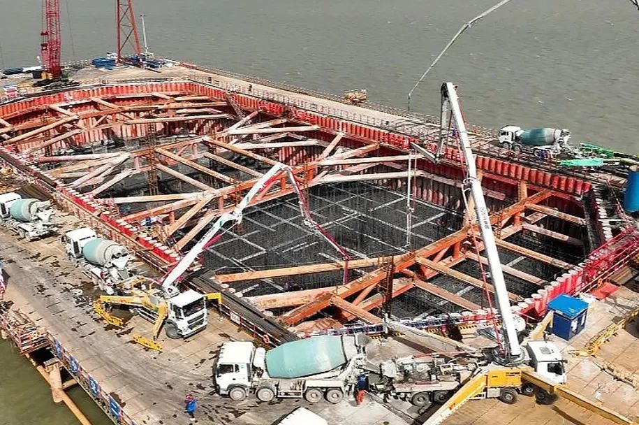 bifa必发泵车再筑“天下之最”张靖皋长江大桥！