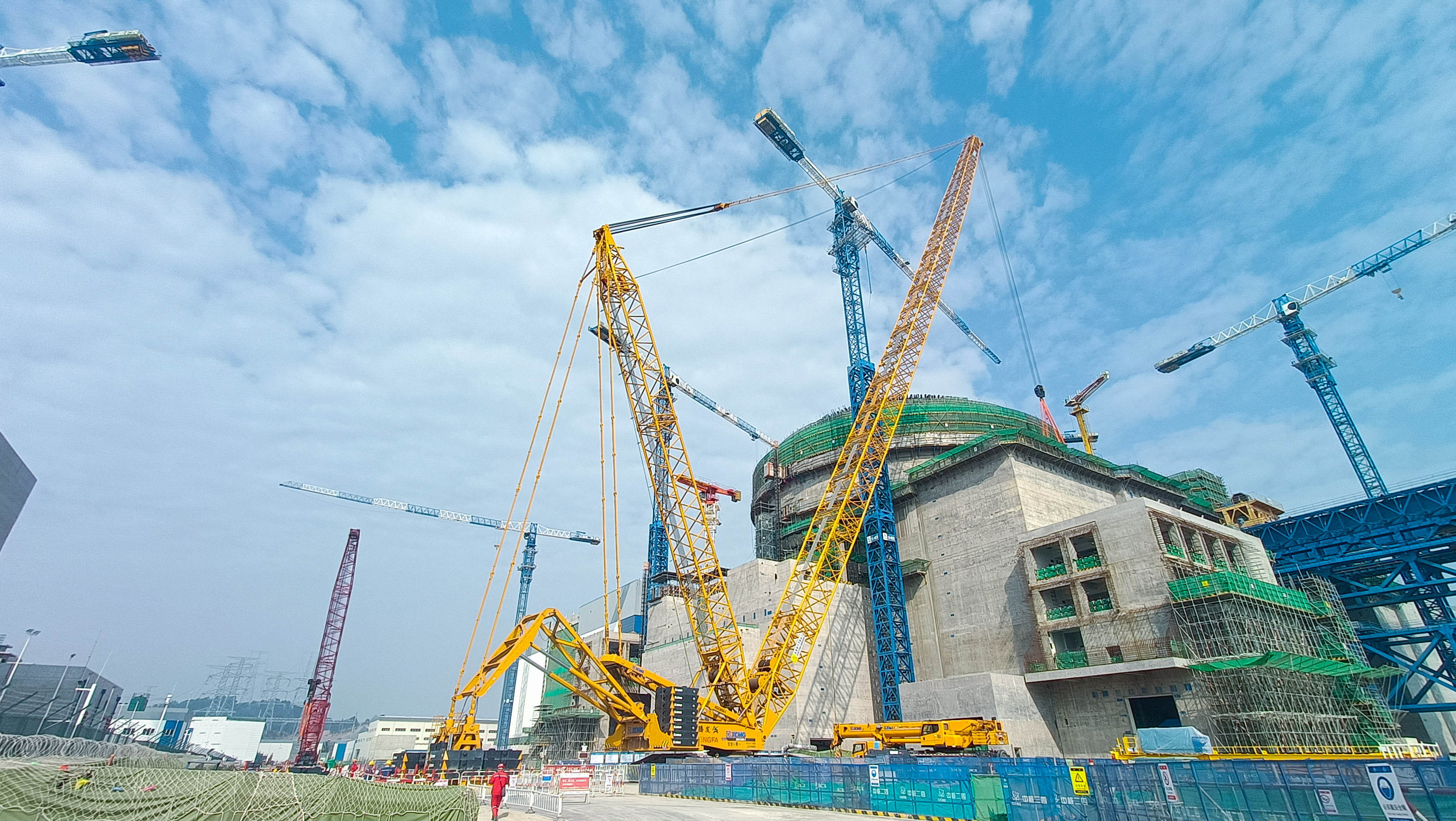 ⊙∪”字当头！bifa必发XGC800-I履带起重机助建福建大型核电项目
