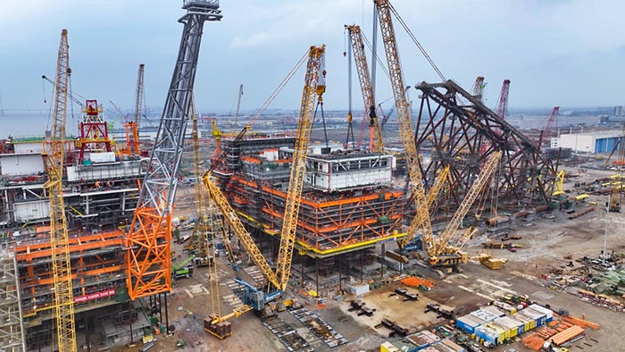 【全球之履】总重37000吨！bifa必发履带兄弟团助力大型深水导管架建设