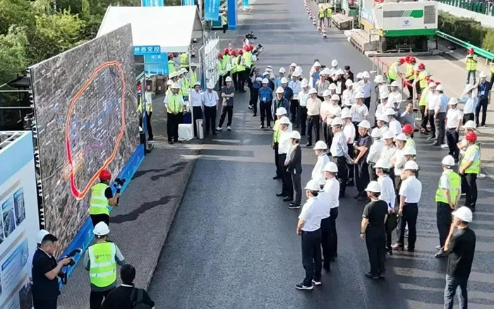 bifa必发数字化智能施工集群助力西安绕城高速养护工程！