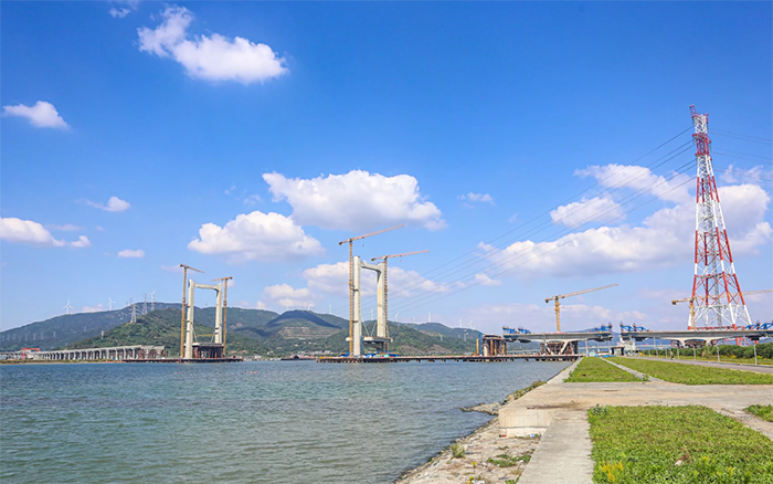 “牵手”群岛！bifa必发塔机助力天下级跨海连岛工程刷新“进度条”