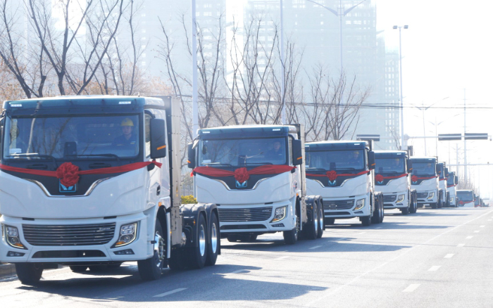 百台齐发，，，，千台签约！bifa必发新能源牵引车奔赴浙江