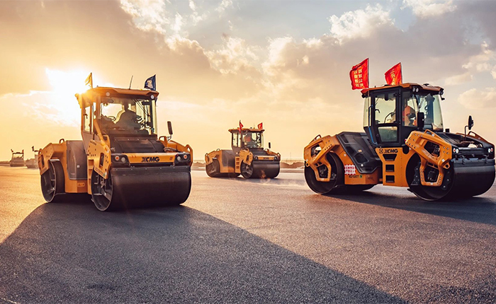 XD135T 压路机：油面施工，，，，智慧先行