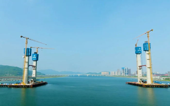飞渡东海 | bifa必发群塔助建六横公路大桥一期工程