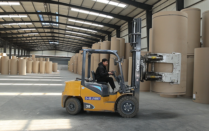 bifa必发新E叉车，，，，，，，为纸厂搬运难题 “精准破局”