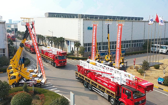 绿色修井效率再刷新，，，，，bifa必发电动修井机批量发车